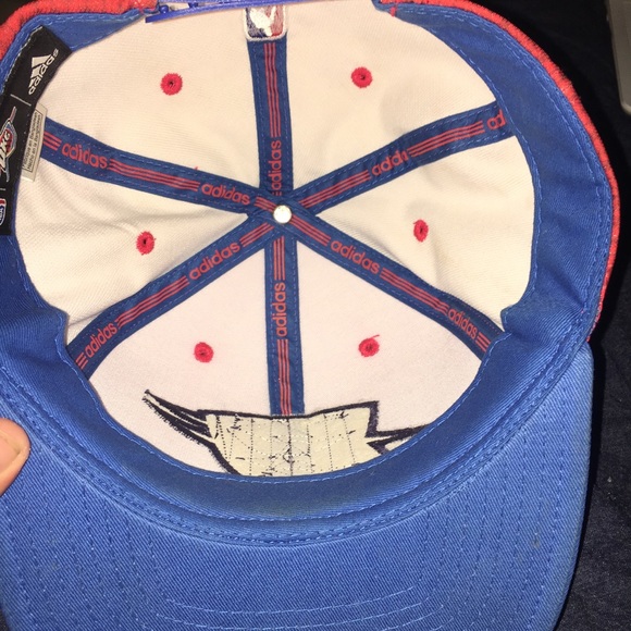 A hat - Picture 3 of 3